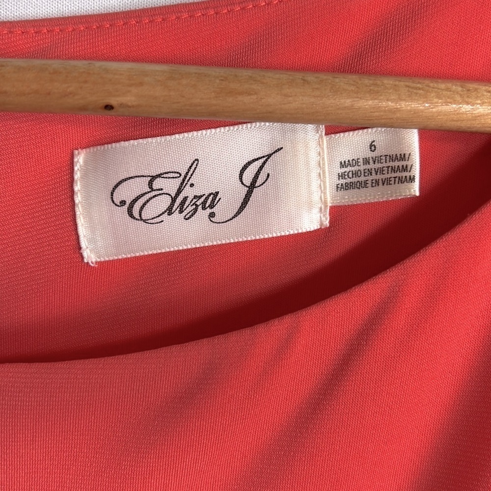 Eliza J Cocktail Dress with 3/4 Bell Sleeve size 6 - Picture 3 of 8